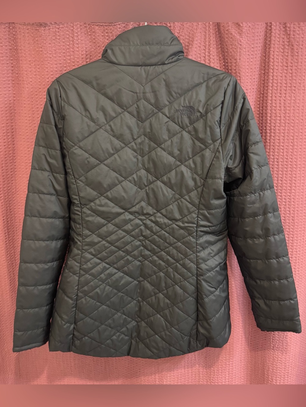 The North Face Women's Black Quilted Puffer Jacket - Picture 2 of 5